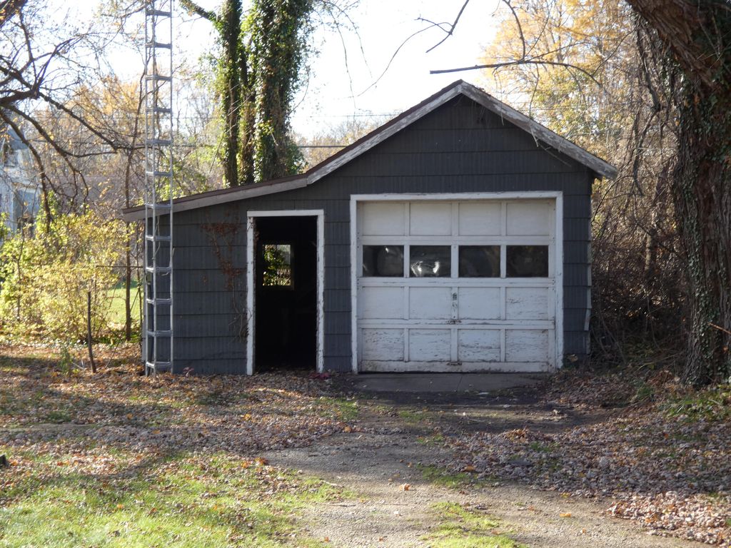 Photo of 1146 Coolidge Avenue, Benton Harbor, MI 49022 (MLS # 25058569)