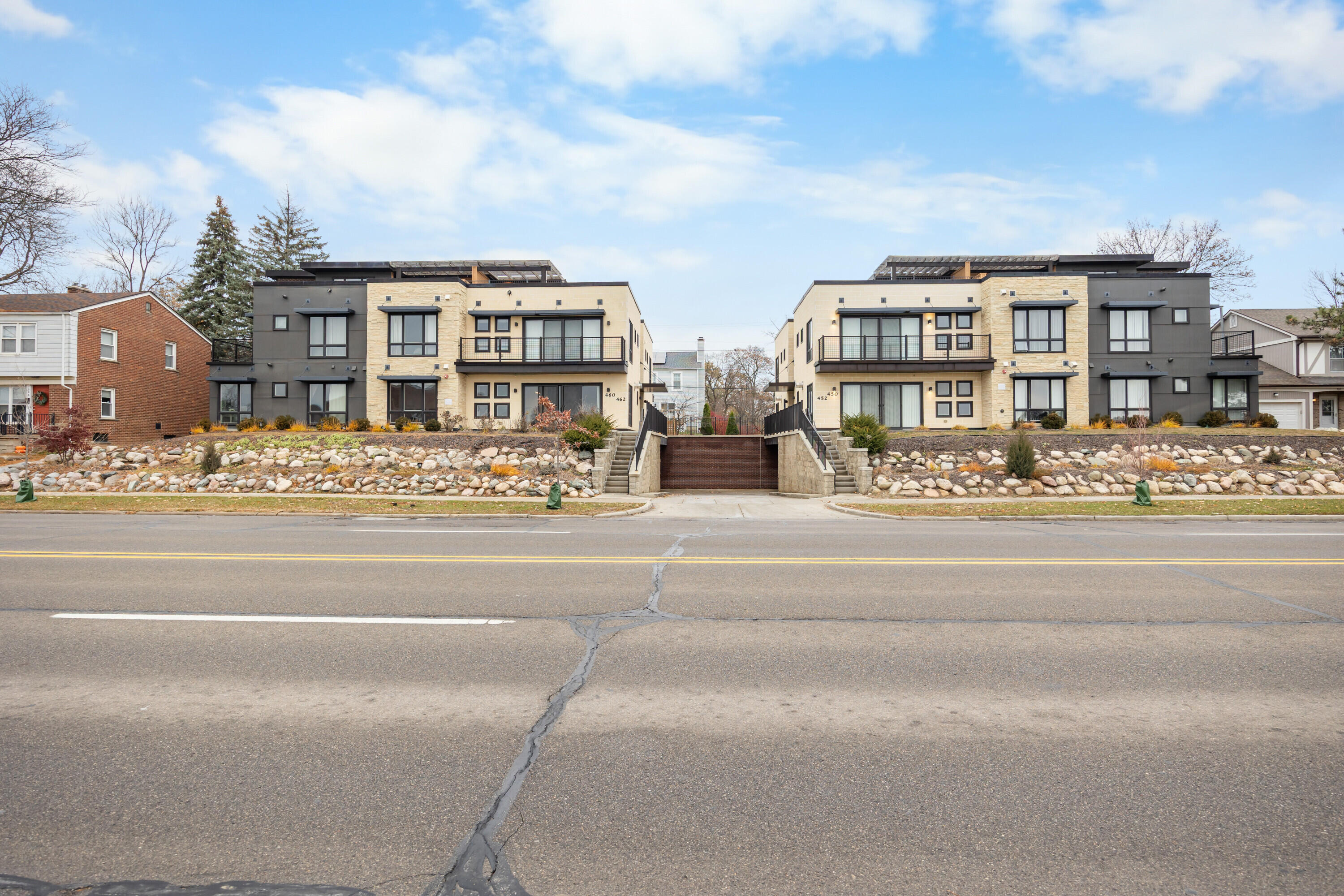 450-462 W Stadium Boulevard