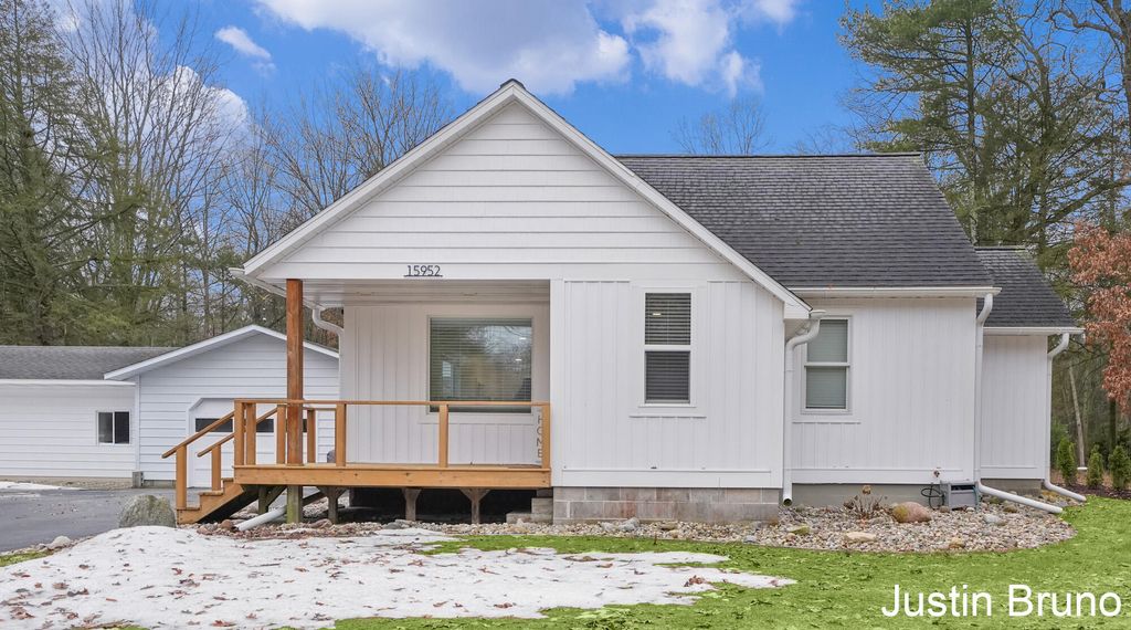 Photo of 15952 Groesbeck Street, Grand Haven, MI 49417 (MLS # 26011919)