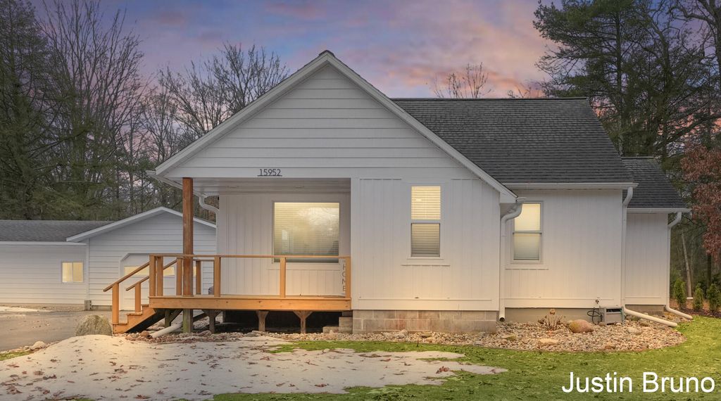 Photo of 15952 Groesbeck Street, Grand Haven, MI 49417 (MLS # 26011919)