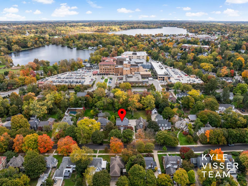 Photo of 508 Cambridge Boulevard SE, East Grand Rapids, MI 49506 (MLS # 26005751)