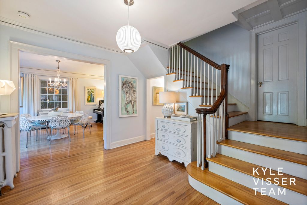 Photo of 508 Cambridge Boulevard SE, East Grand Rapids, MI 49506 (MLS # 26005751)