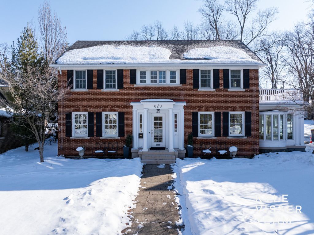 Photo of 508 Cambridge Boulevard SE, East Grand Rapids, MI 49506 (MLS # 26005751)