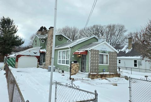 Photo of 2231 Hughes Avenue, Norton Shores, MI 49441 (MLS # 25062936)