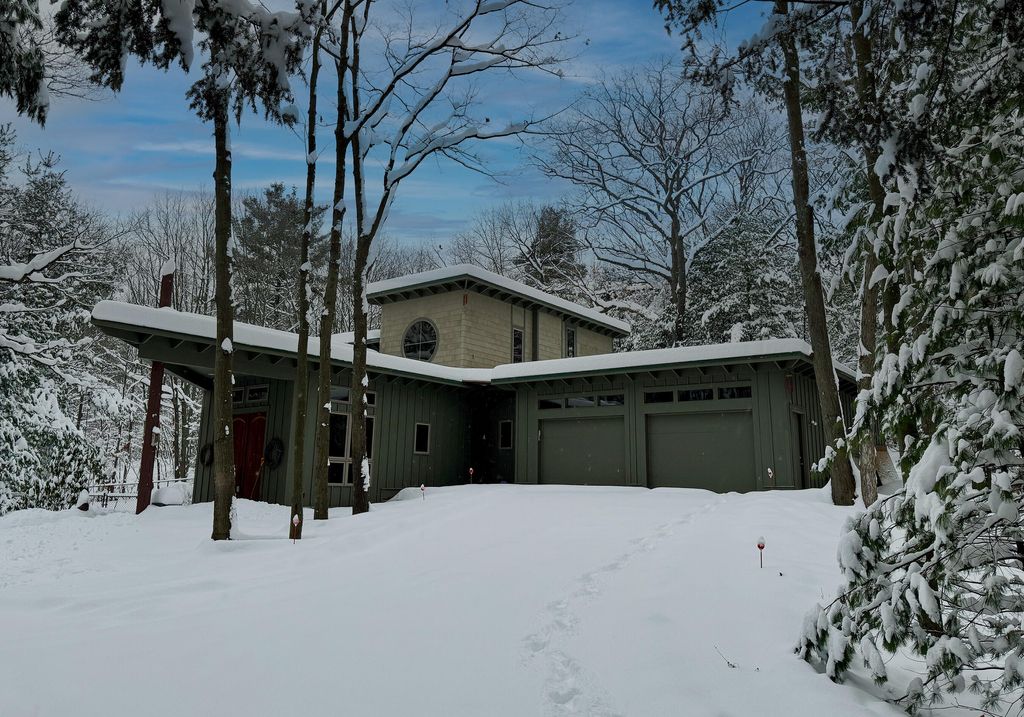 Photo of 6035 Scenic Woods Circle N, Muskegon, MI 49445 (MLS # 25059546)