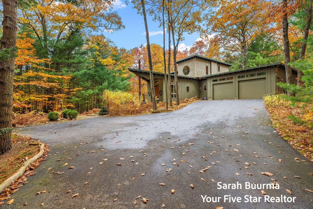 Photo of 6035 Scenic Woods Circle N, Muskegon, MI 49445 (MLS # 25059546)