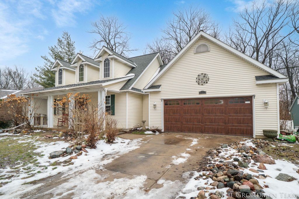 Photo of 975 Songbird Lane, Holland, MI 49423 (MLS # 26001042)