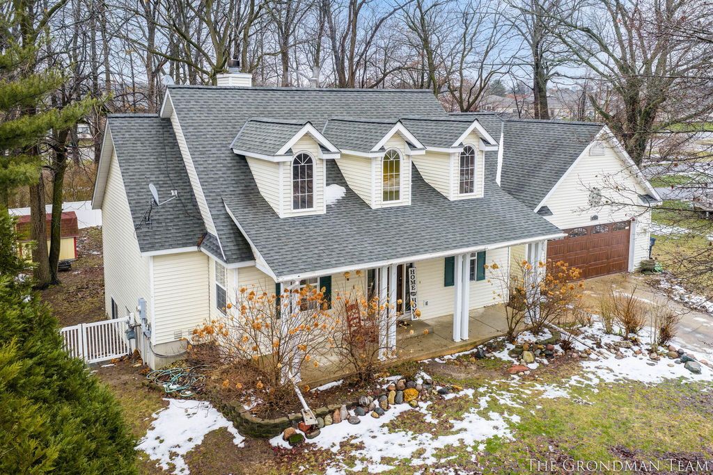 Photo of 975 Songbird Lane, Holland, MI 49423 (MLS # 26001042)