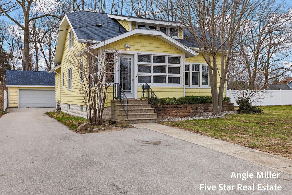 Photo of 211 Williams Street, Spring Lake, MI 49456 (MLS # 26012771)