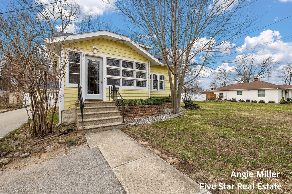 Photo of 211 Williams Street, Spring Lake, MI 49456 (MLS # 26012771)