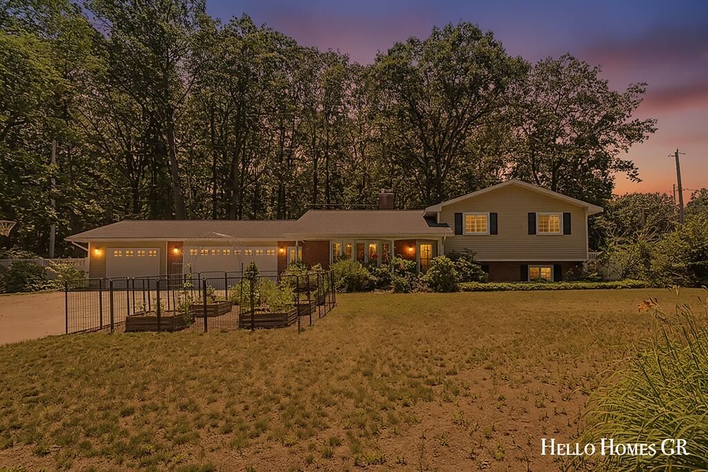 Photo of 16680 Quincy Street, Holland, MI 49424 (MLS # 26033641)