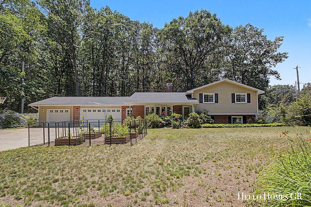 Photo of 16680 Quincy Street, Holland, MI 49424 (MLS # 26033641)