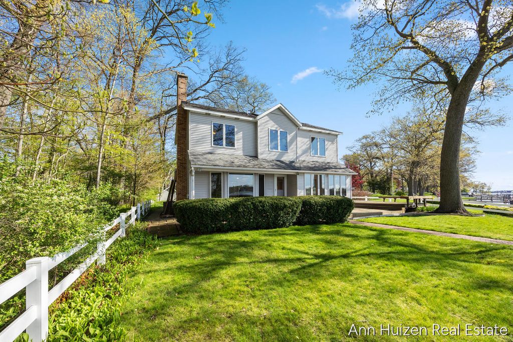 Photo of 786 N Shore Drive, Holland, MI 49424 (MLS # 26019334)
