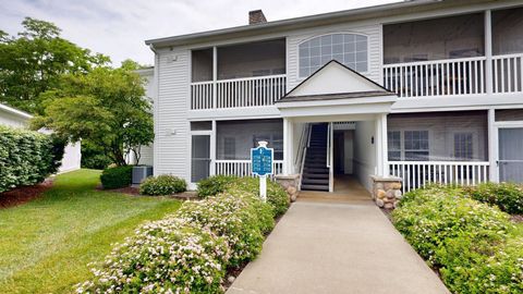 Photo of 2718 S Knightsbridge Circle, Ann Arbor, MI 48105 (MLS # 26013300)