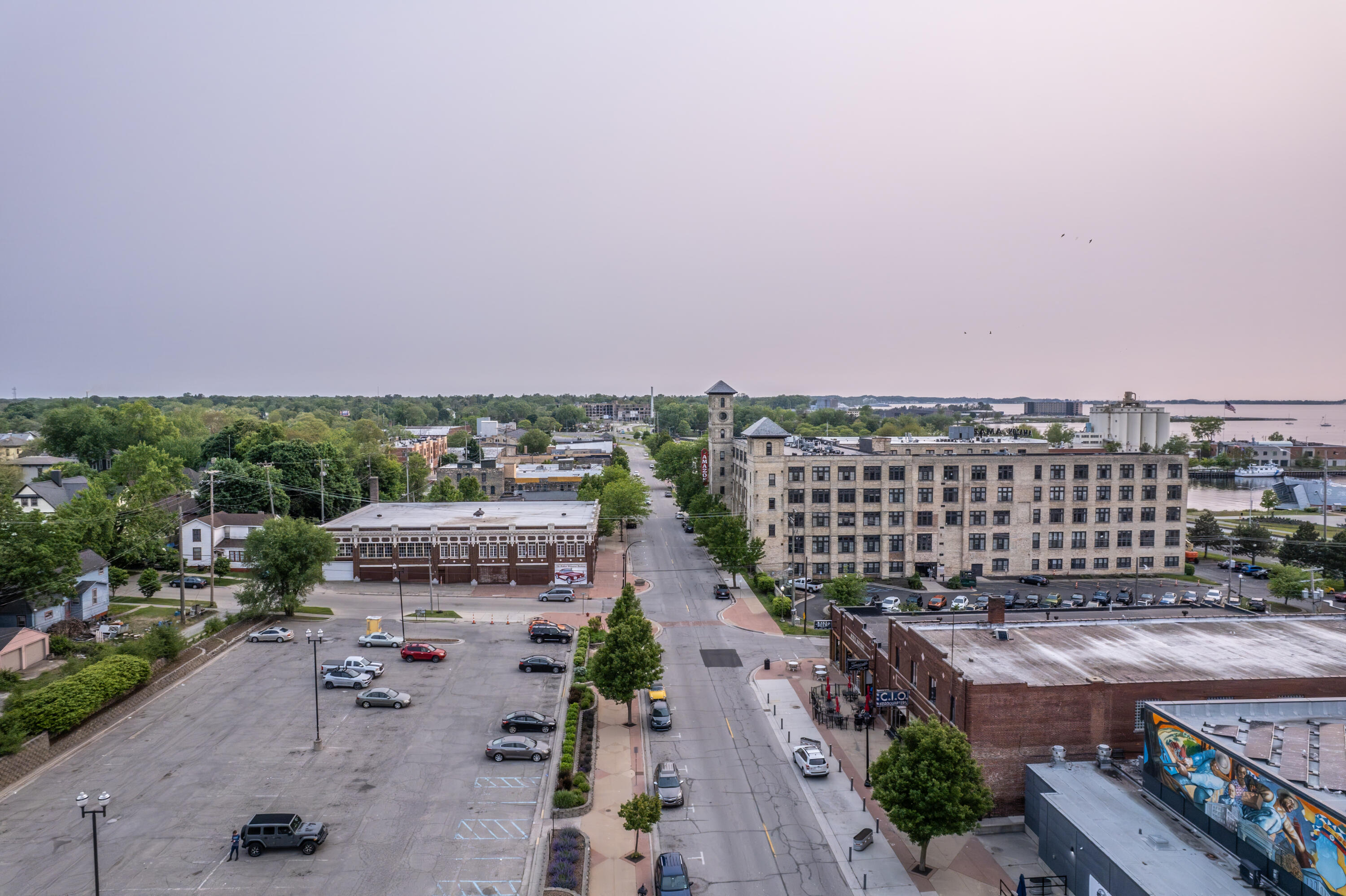 521 W Western Avenue