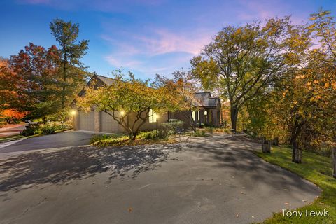 610 Cascade Hills Hollow SE Grand Rapids MI 49546
