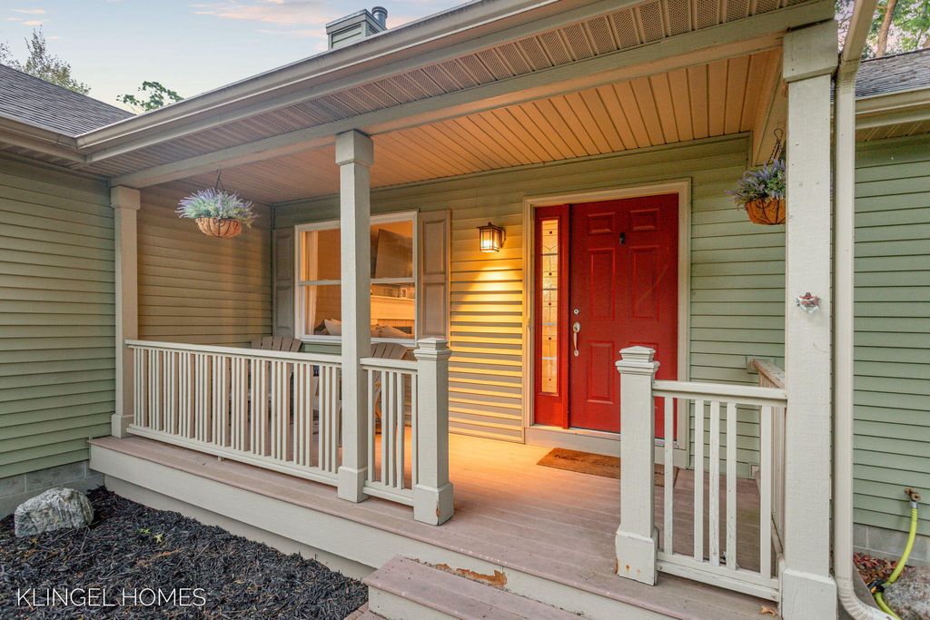 Photo of 15914 Fern Avenue, Spring Lake, MI 49456 (MLS # 25026620)