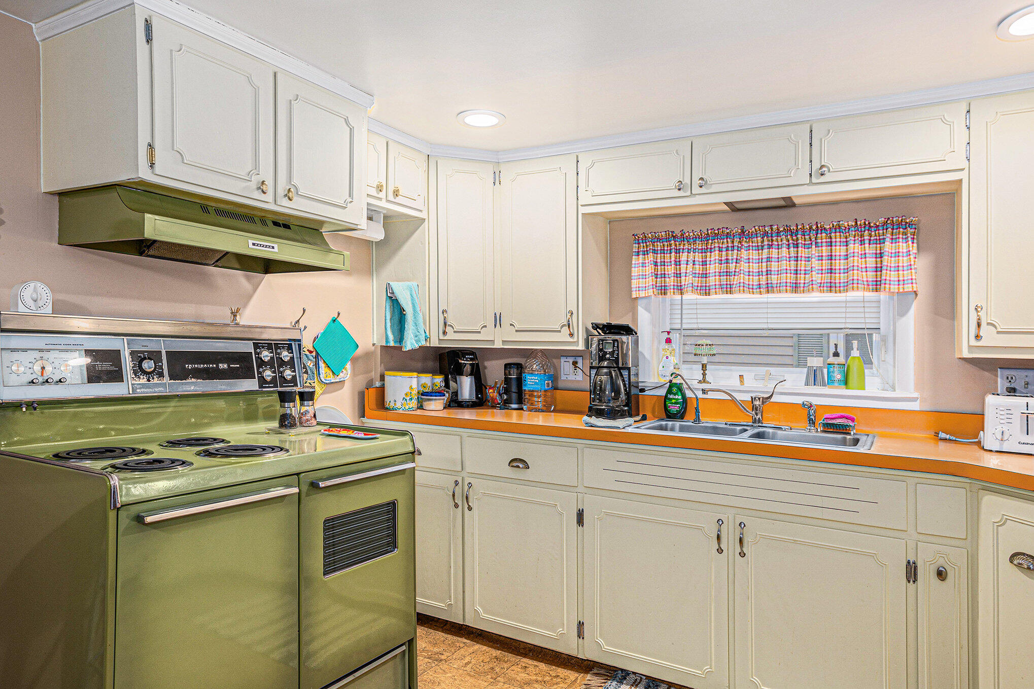 Colon, Michigan 49040, United States, 2 Bedrooms Bedrooms, ,1 BathroomBathrooms,Residential,Pending,4588