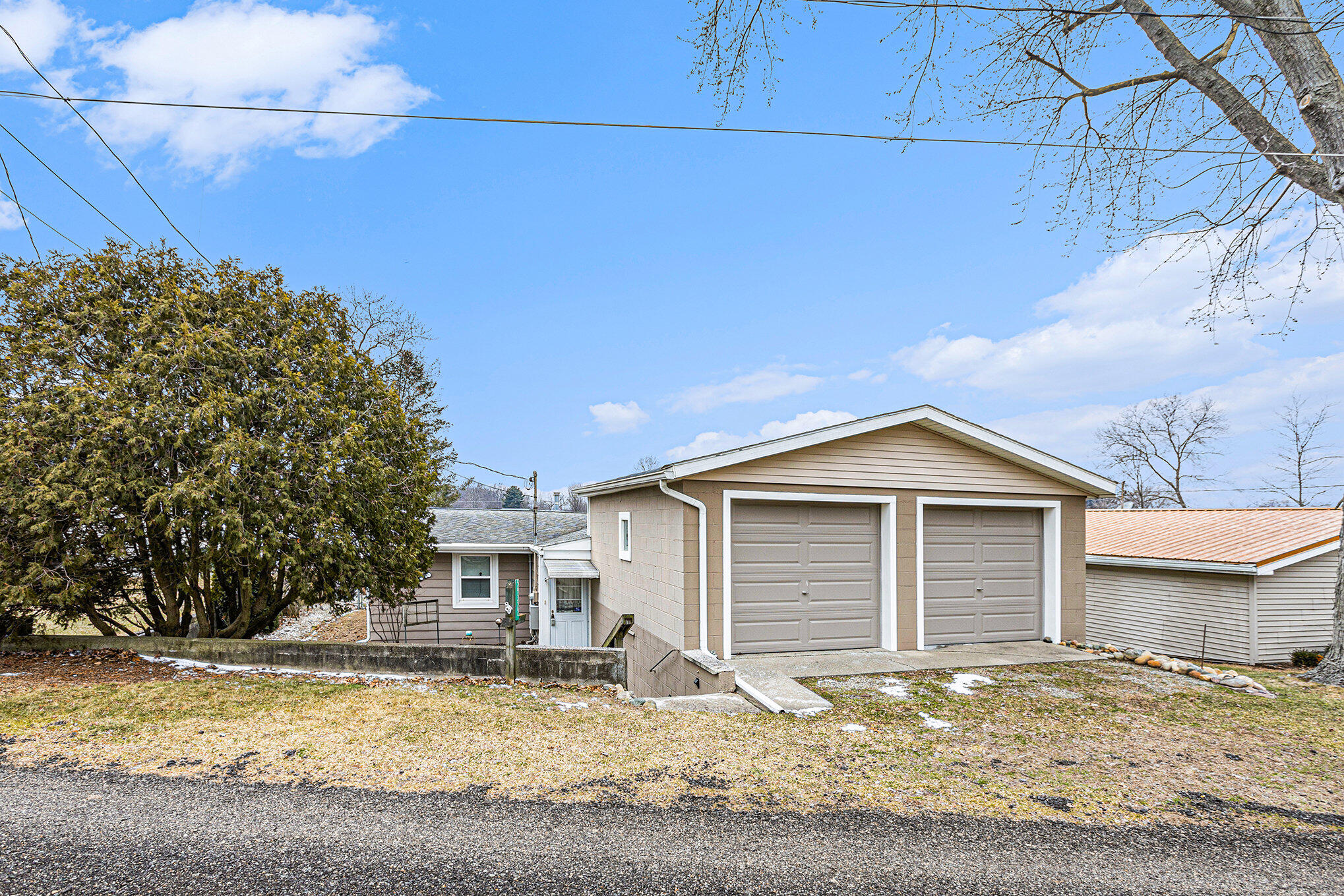 Colon, Michigan 49040, United States, 2 Bedrooms Bedrooms, ,1 BathroomBathrooms,Residential,Pending,4588