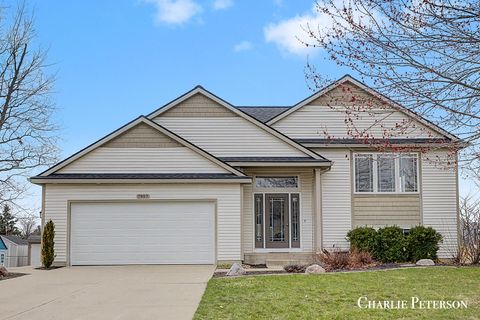 Photo of 7957 Westside Drive, Hudsonville, MI 49426 (MLS # 26016668)