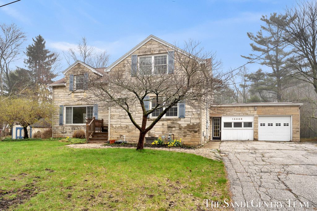 Photo of 15008 Lakeshore Drive, Grand Haven, MI 49417 (MLS # 26015363)