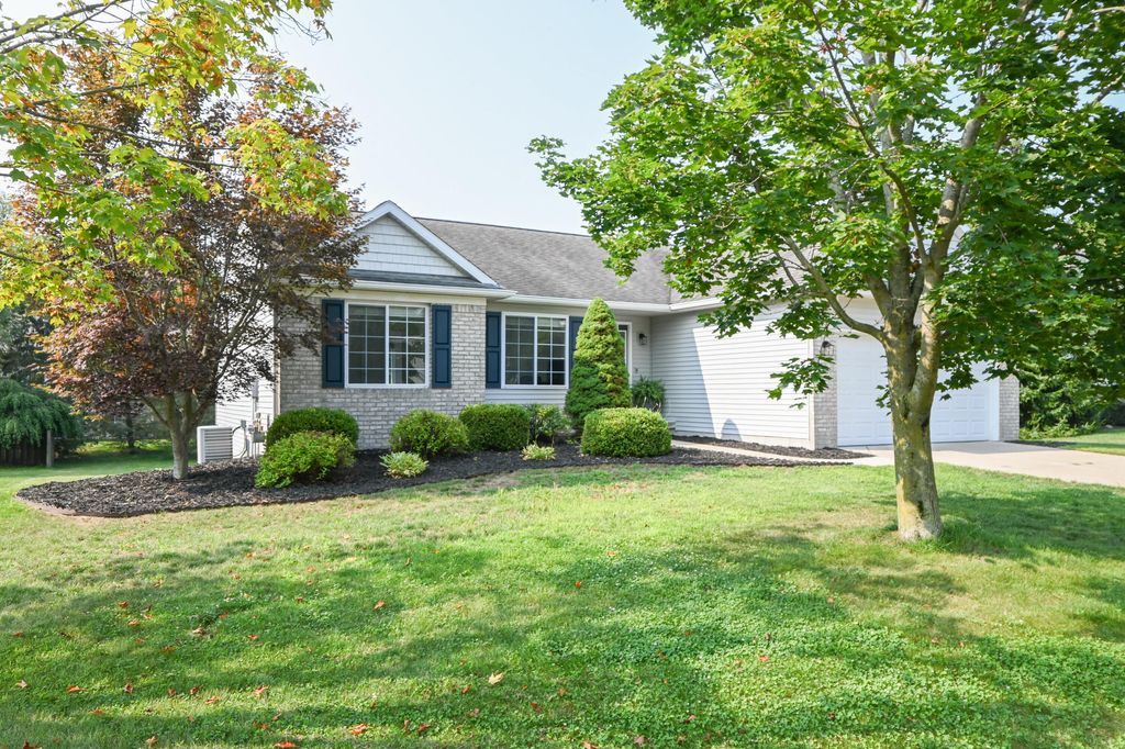 Photo of 15332 Saddlebrook Court #4, Grand Haven, MI 49417 (MLS # 25047694)