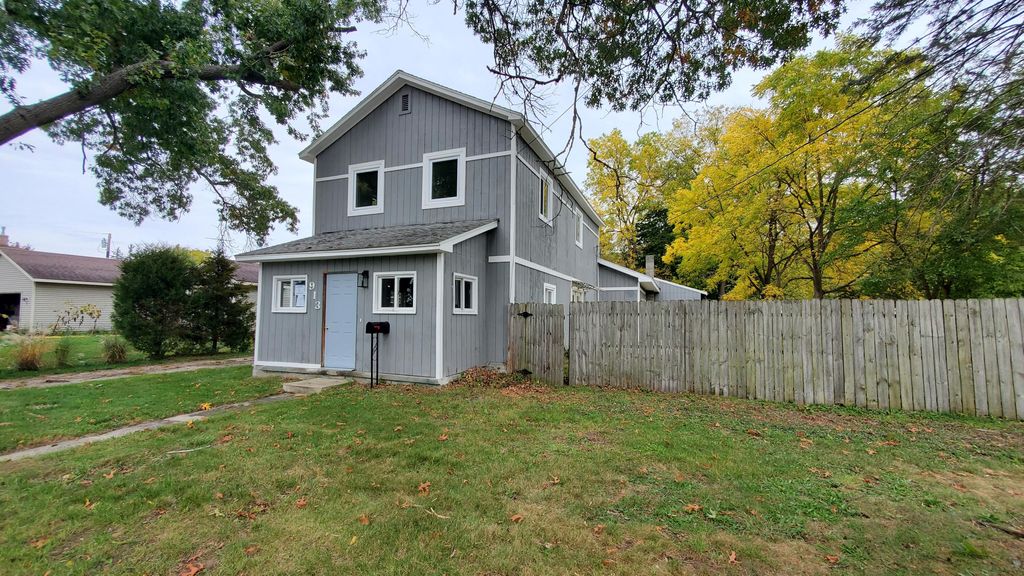 Photo of 913 N Monroe Street SE, Lowell, MI 49331 (MLS # 25055358)