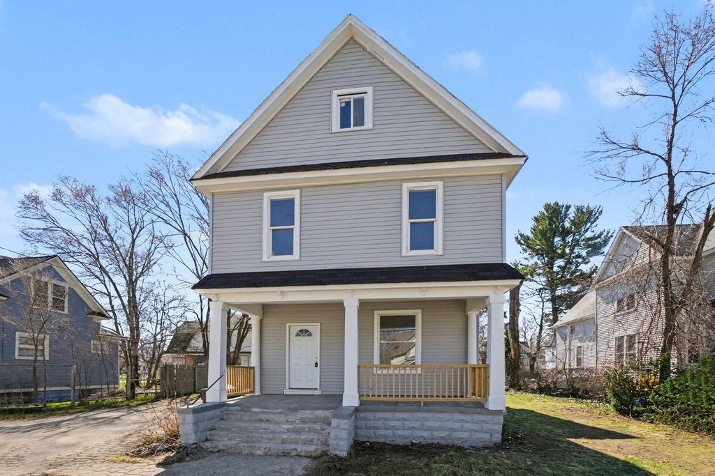 Photo of 143 Delaware Avenue, Muskegon, MI 49442 (MLS # 26015210)