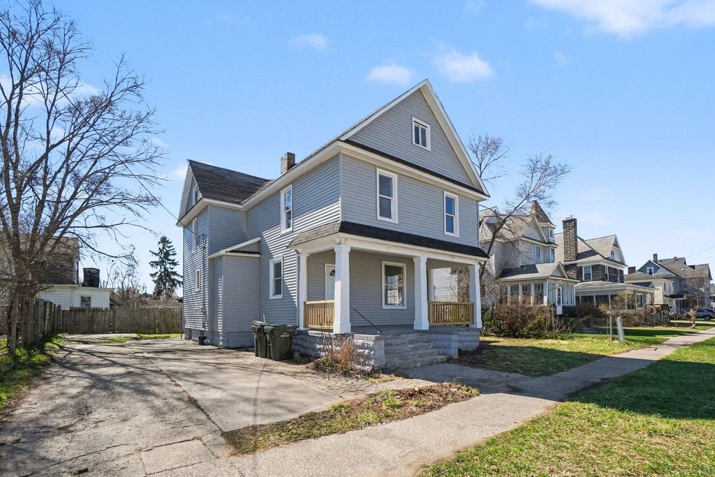 Photo of 143 Delaware Avenue, Muskegon, MI 49442 (MLS # 26015210)