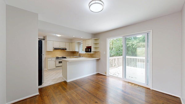 2065 YORKTOWN DR, ANN ARBOR, MI 48105 - Image 61250f2ed0daefd19862f66ee2a79c83/11955210