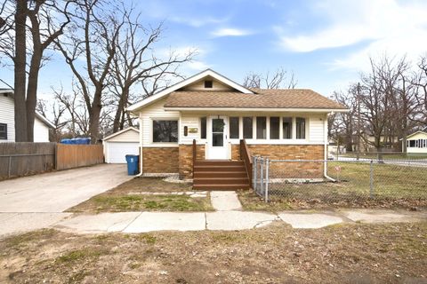 Photo of 16 E Cleveland Avenue, Muskegon, MI 49444 (MLS # 26013470)