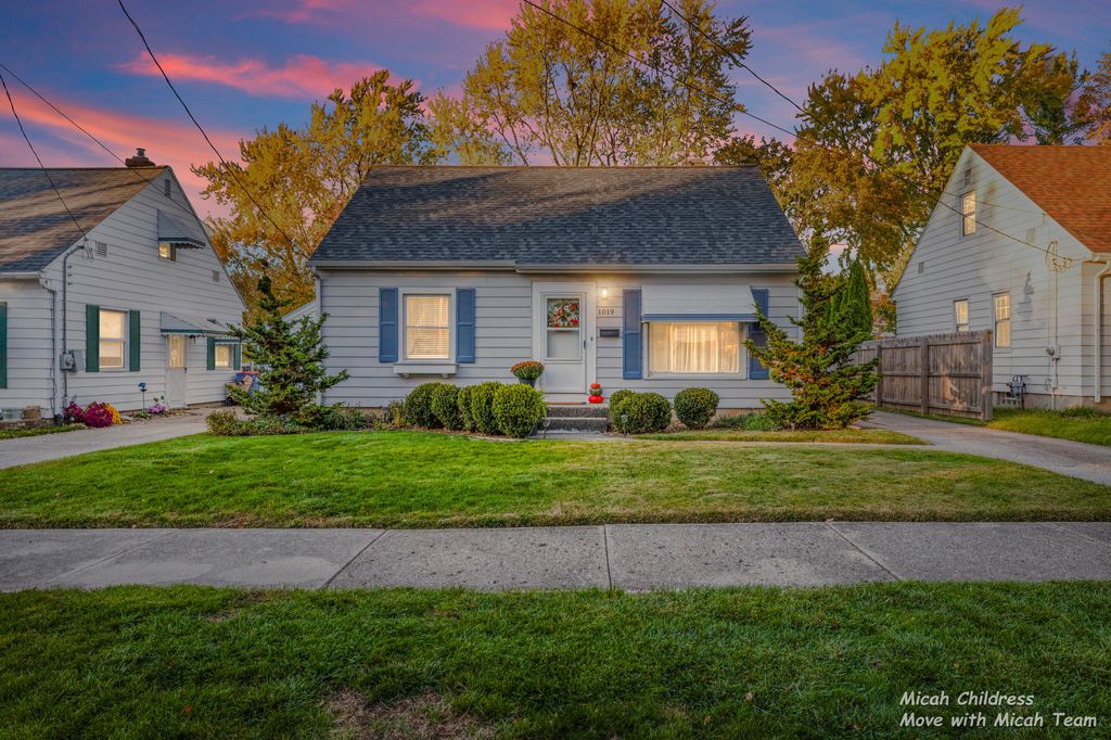 Photo of 1019 Drexel Drive NE, Grand Rapids, MI 49505 (MLS # 26005895)