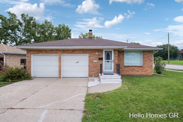 1135 CARRIER CREEK BLVD NE, GRAND RAPIDS, MI 49503 - Image 61d0d77fafb1a7c54fc3dec4a9cab9cc/2193465703