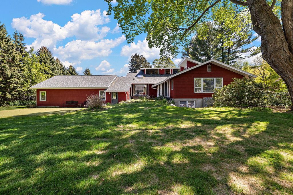 Photo of 2305 Warner Drive, Holland, MI 49424 (MLS # 26022812)
