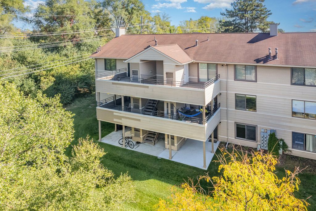 Photo of 275 Briarcrest Drive #185, Ann Arbor, MI 48104 (MLS # 25056359)