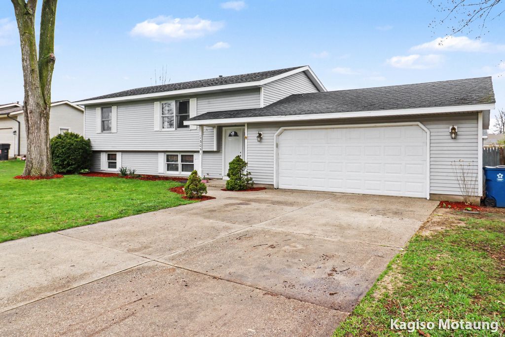 Photo of 13051 Southland Court, Holland, MI 49424 (MLS # 26015628)