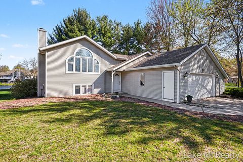 Photo of 429 Pine Lake Court, Holland, MI 49424 (MLS # 26021733)