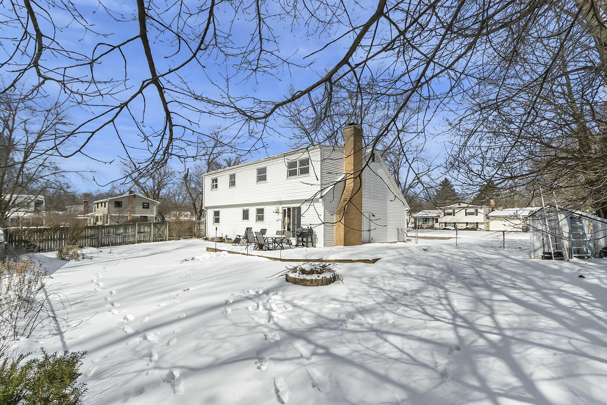 Portage, Michigan 49024, United States, 4 Bedrooms Bedrooms, ,3 BathroomsBathrooms,Residential,Pending,78197