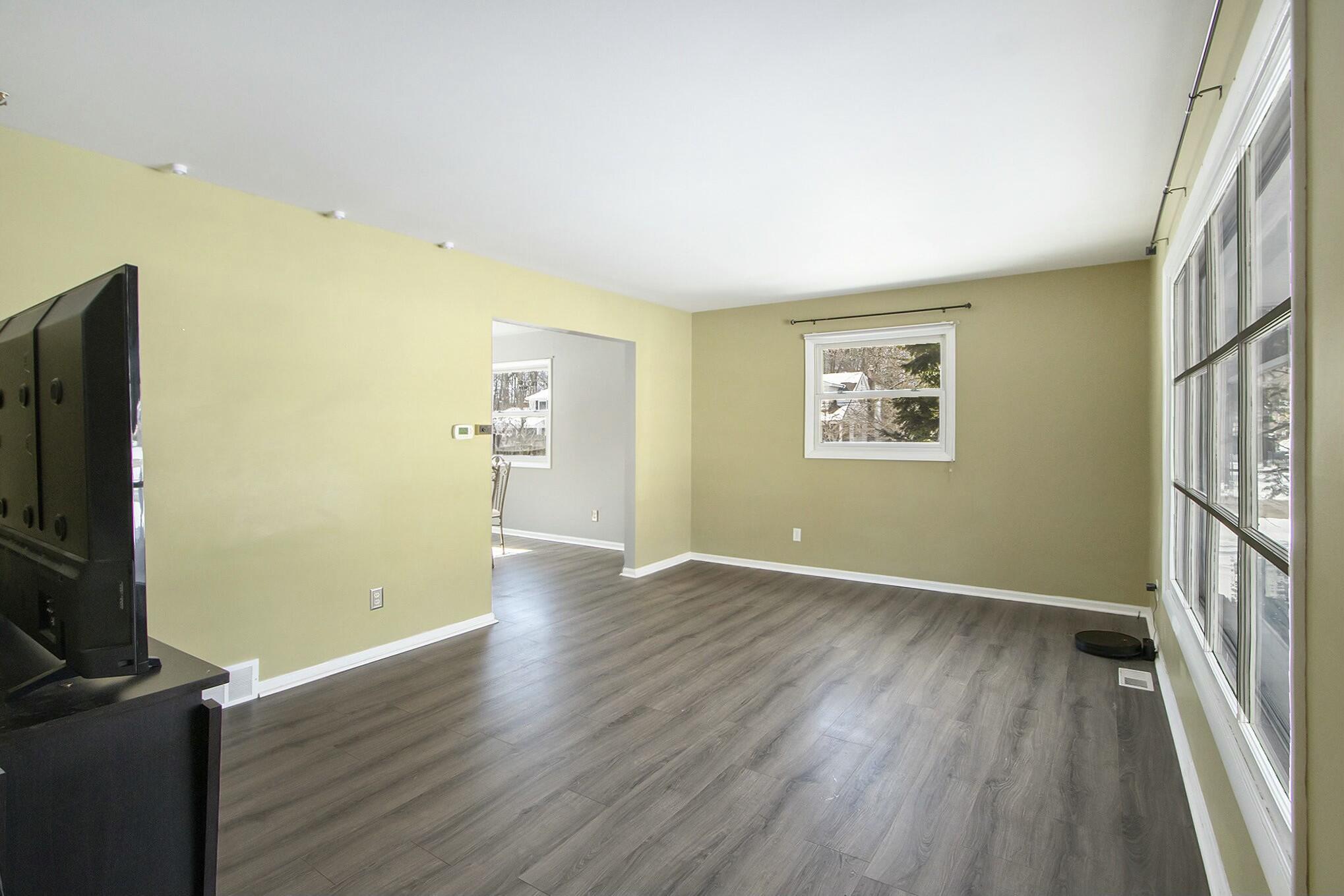 Portage, Michigan 49024, United States, 4 Bedrooms Bedrooms, ,3 BathroomsBathrooms,Residential,Pending,78197