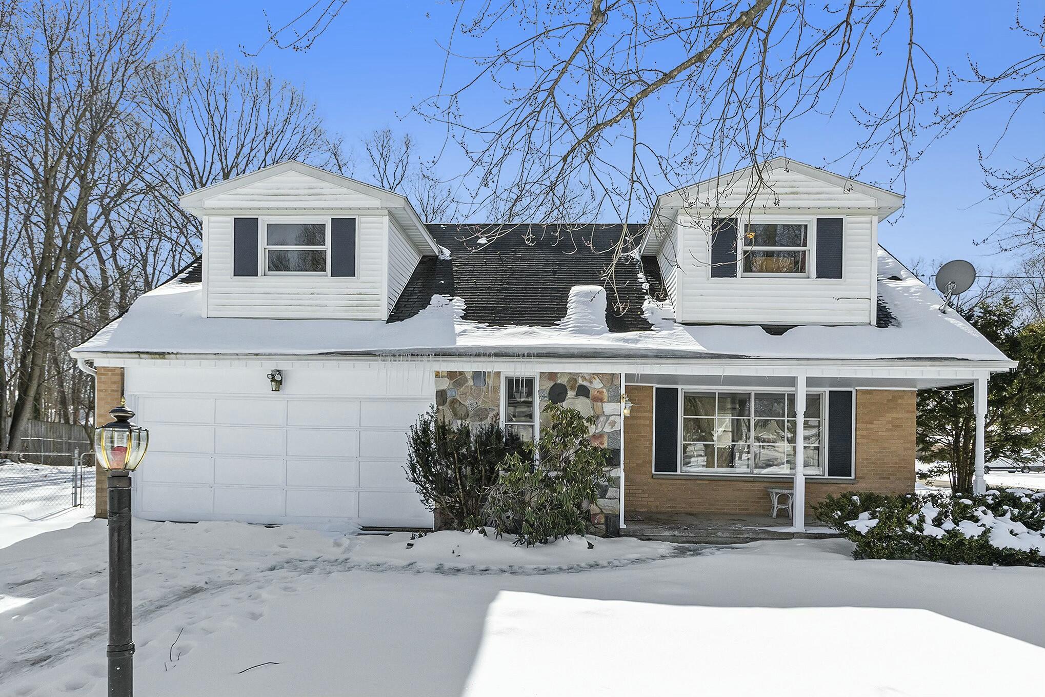 Portage, Michigan 49024, United States, 4 Bedrooms Bedrooms, ,3 BathroomsBathrooms,Residential,Pending,78197