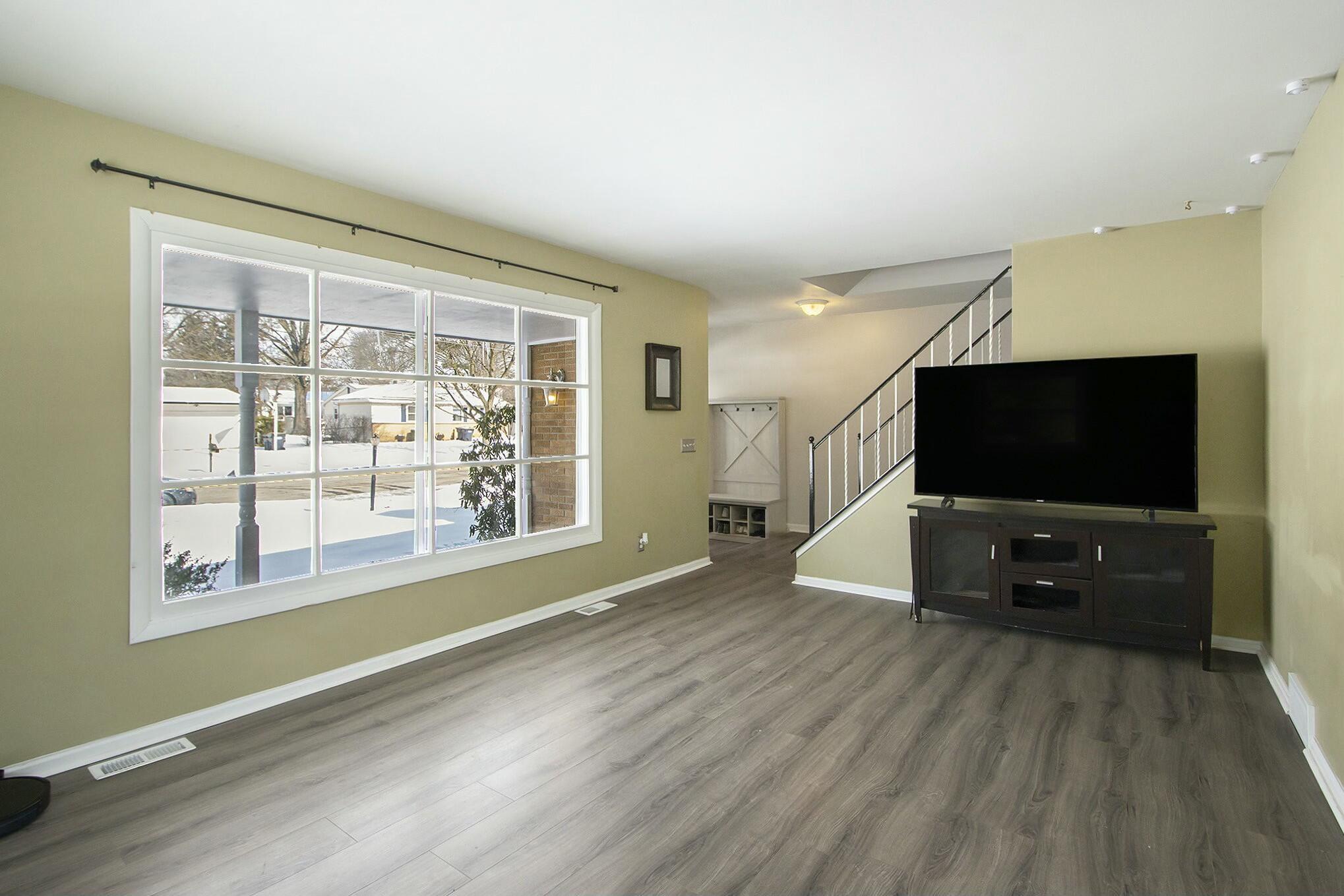 Portage, Michigan 49024, United States, 4 Bedrooms Bedrooms, ,3 BathroomsBathrooms,Residential,Pending,78197