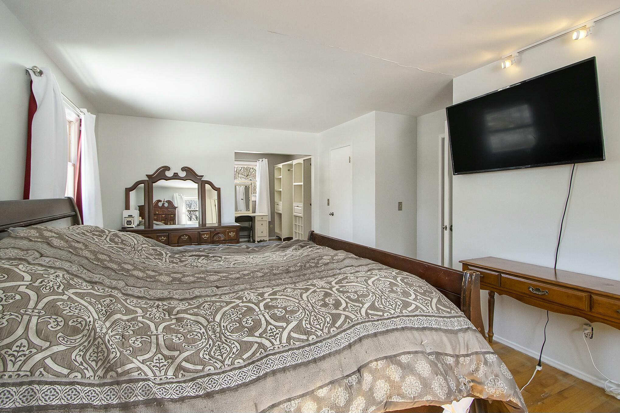 Portage, Michigan 49024, United States, 4 Bedrooms Bedrooms, ,3 BathroomsBathrooms,Residential,Pending,78197