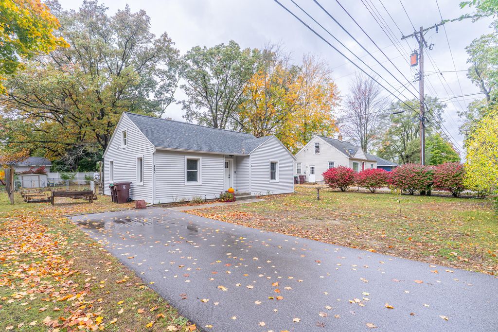 Photo of 517 S Sheridan Drive, Muskegon, MI 49442 (MLS # 25054656)