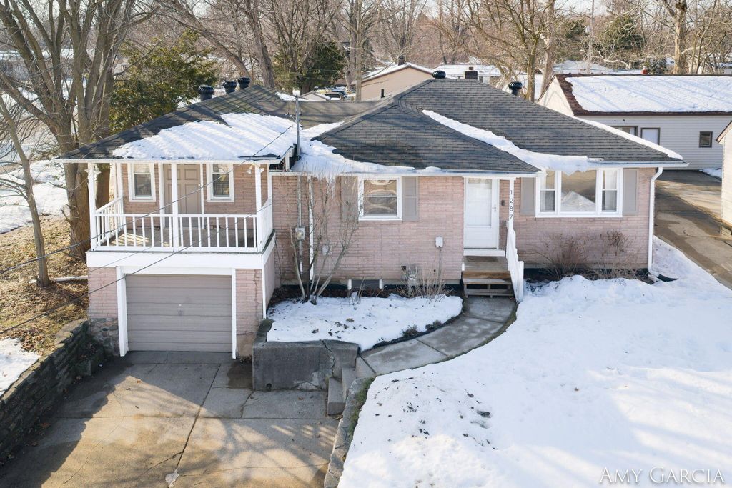 Photo of 1287 Lamont Avenue NW, Grand Rapids, MI 49504 (MLS # 26005800)