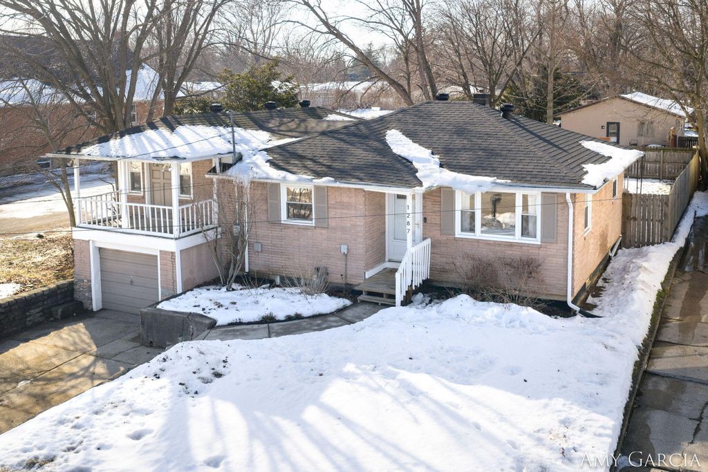 Photo of 1287 Lamont Avenue NW, Grand Rapids, MI 49504 (MLS # 26005800)