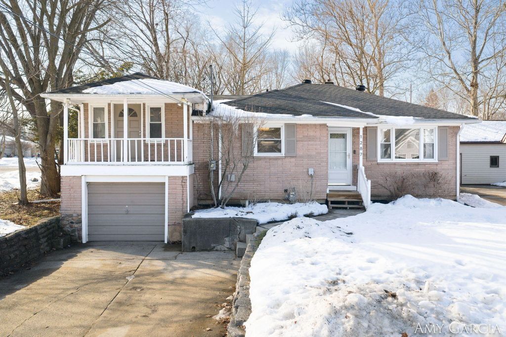 Photo of 1287 Lamont Avenue NW, Grand Rapids, MI 49504 (MLS # 26005800)