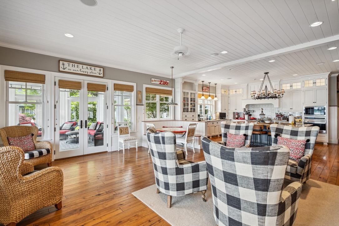 White Pigeon, Michigan, 49099, United States, 8 Bedrooms Bedrooms, ,8 BathroomsBathrooms,Residential,Active,2031032