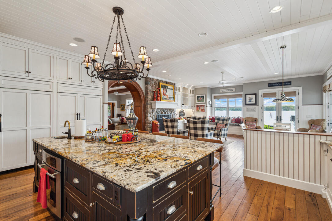 White Pigeon, Michigan, 49099, United States, 8 Bedrooms Bedrooms, ,8 BathroomsBathrooms,Residential,Active,2031032