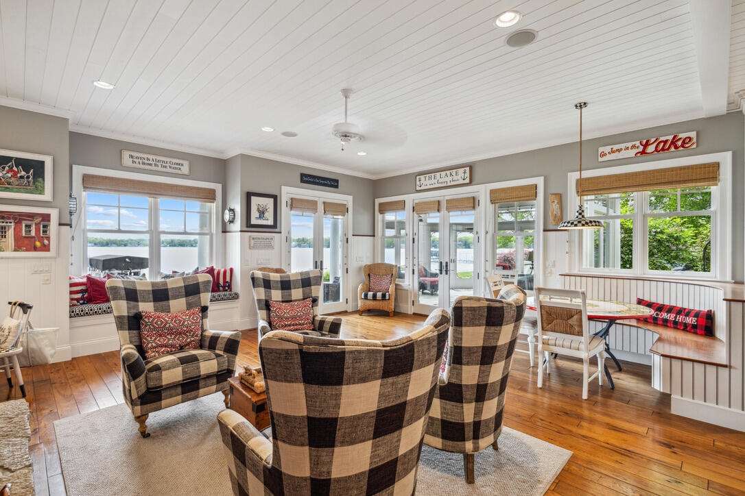 White Pigeon, Michigan, 49099, United States, 8 Bedrooms Bedrooms, ,8 BathroomsBathrooms,Residential,Active,2031032