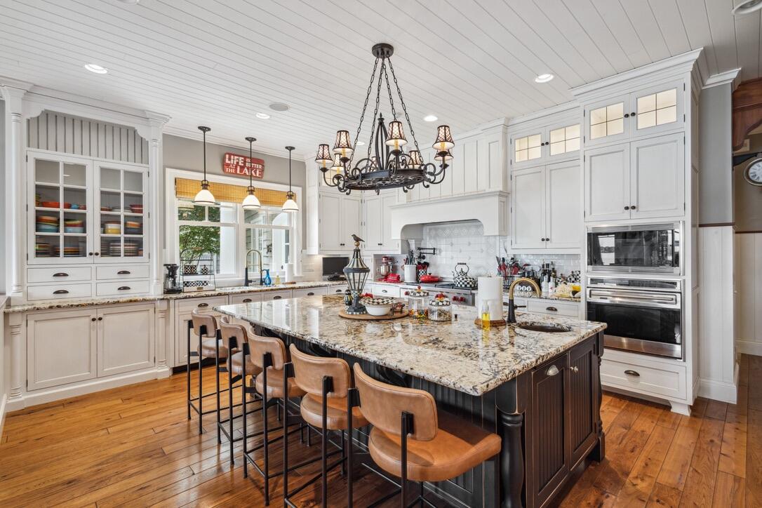 White Pigeon, Michigan, 49099, United States, 8 Bedrooms Bedrooms, ,8 BathroomsBathrooms,Residential,Active,2031032